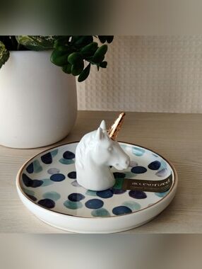 Accesorized Ciroa Unicorn Jewelry/Ring Holder Dish White with Blue Polka Dots